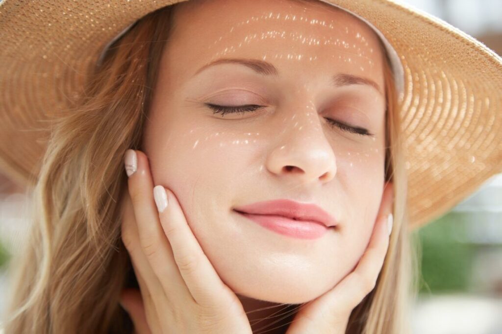 Dermatologen empfehlen Hautpflege im Sommer