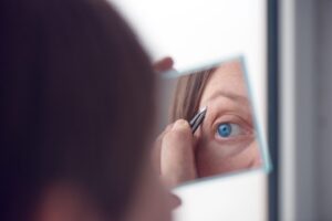 Augenbrauen zupfen - Beauty Tutorial für perfekte Augen