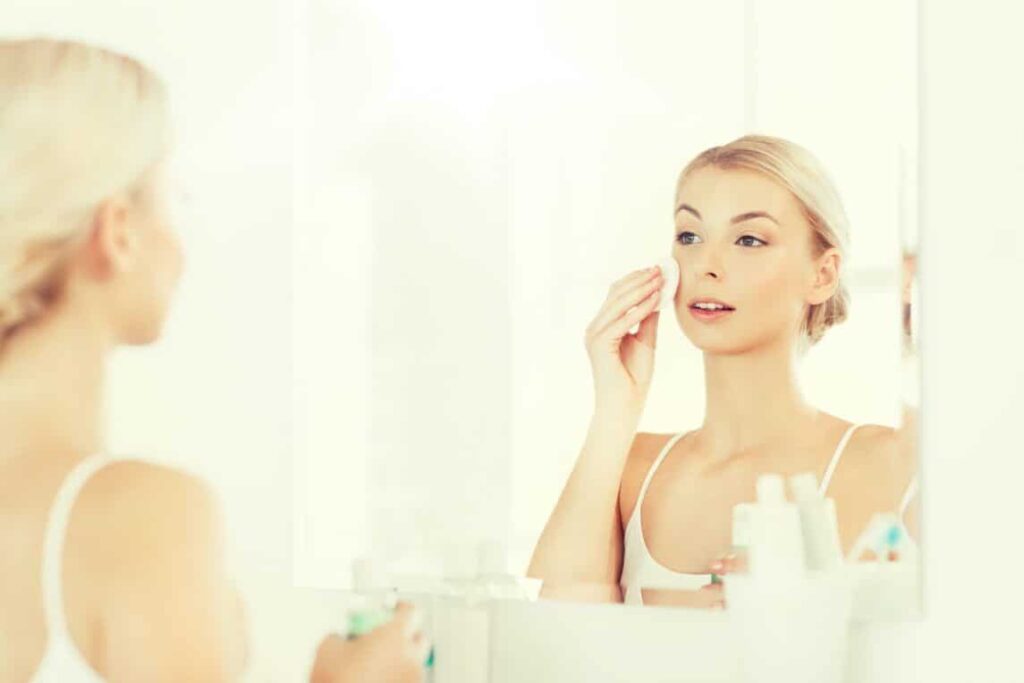10 Vorteile von Gesichtswasser und Gesichtstoner